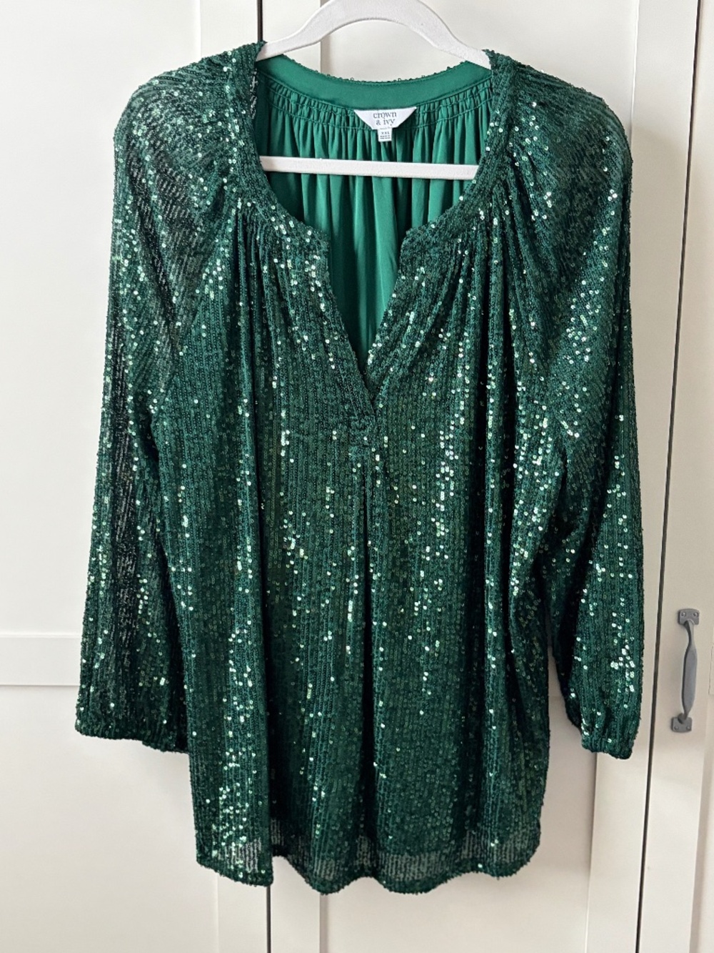 Crown & Ivy long shelve green Sz XXL sequined top